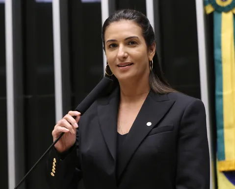 Roberta Roma realiza novo cateterismo e segue estável em UTI