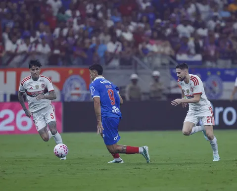 Bahia é goleado pelo Flamengo na Fonte Nova em noite épica de Ronaldo