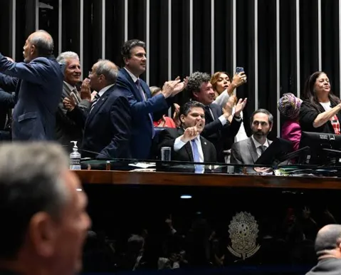 Senado aprova criação da “OAB da Medicina” para tirar CRM