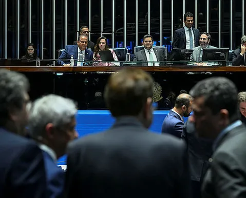 Senado marca sessão para votar fim da escala 6x1 após fim do 1º turno - Imagem