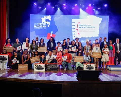Talentos são reverenciados no palco do Concurso Cultural Jovem Jornalista