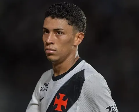 Vasco ganha retorno de meia de seleção para enfrentar o Vitória na Copa do Brasil