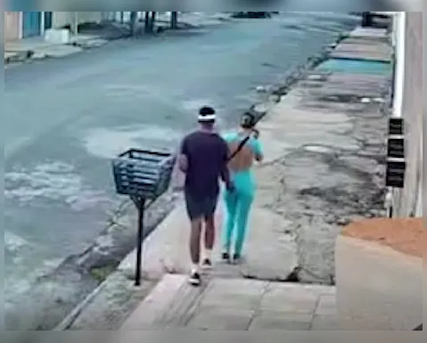 Veja momento em que jovem é abordado por suspeito de estupro em Barreiras