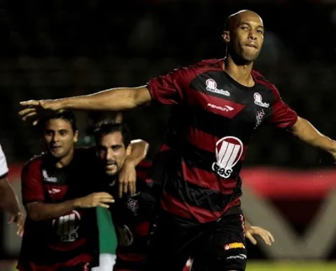 Vitória revive enredo de 2010 com pressão e decisão contra o Vasco na Copa do Brasil