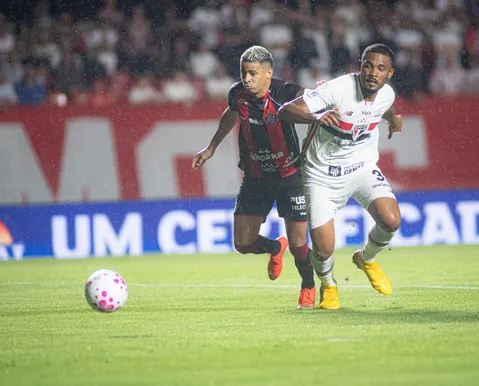 Vitória toma 2 a 1 do São Paulo e segue com jejum fora de casa