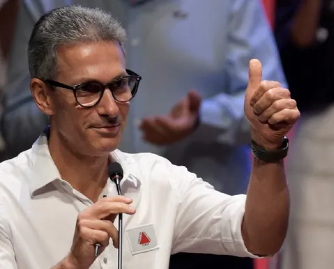 Romeu Zema vota em Araxá e segue para BH para apuração