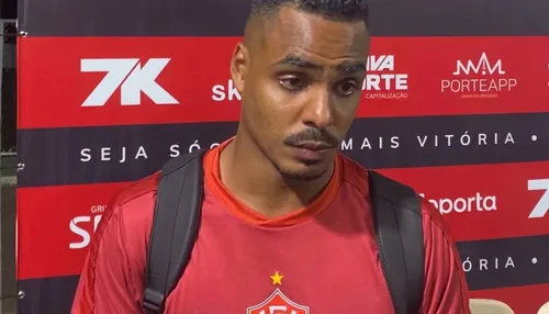 Caíque detona Grêmio após jogo no Barradão: "Me sacanearam"