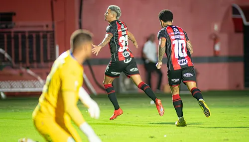 Dupla do Vitória tira nota 10 em atuação de gala no Barradão