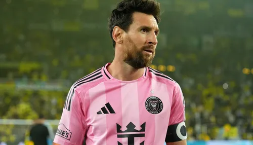 Em fim de carreira, Messi acerta com time da segunda divisão da Espanha