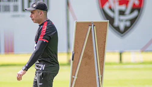 O recado da arquibancada: permanência de Jair Ventura afasta a torcida do Barradão