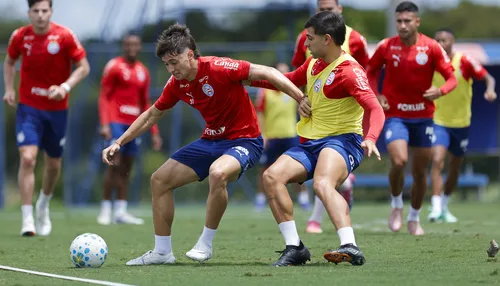 O futebol brasileiro precisa de menos estrangeiros ou de mais concorrência?