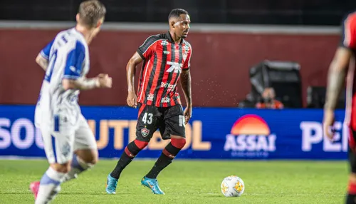 Vitória anuncia retorno de zagueiro antes de jogo decisivo na Série A