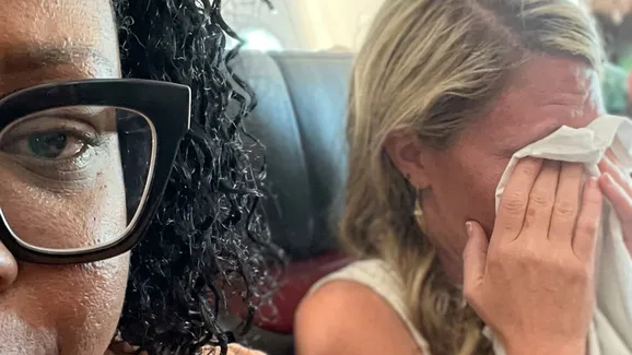 Passageira se recusa a trocar de lugar e mulher chora por 3 horas em voo