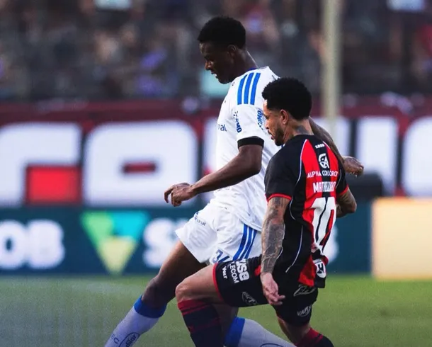 Arcanjo falha e Vitória perde para o Cruzeiro de virada no Barradão