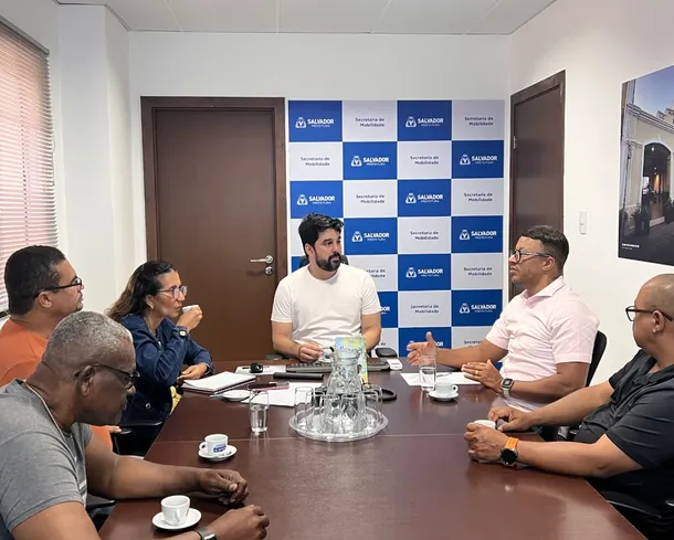 Rodoviários cobram garantia de empregos após fim do dinheiro nos ônibus em Salvador