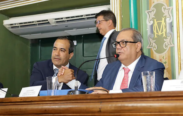 Bruno Reis se posiciona contra nova candidatura de Carlos Muniz