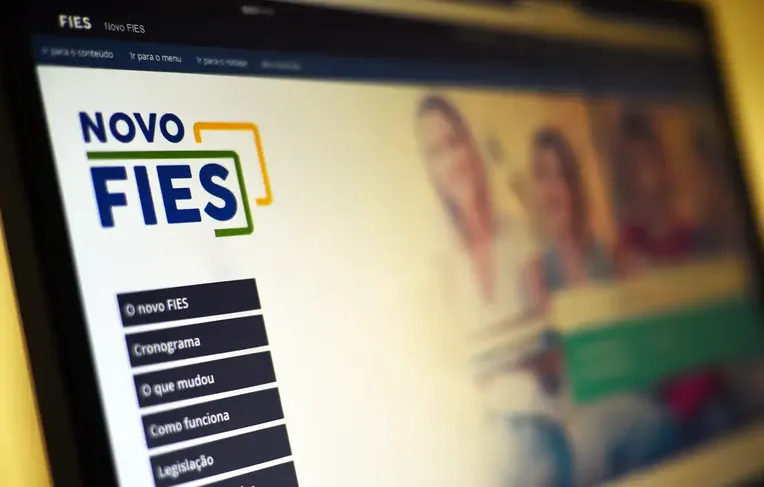 Estágio na Bahia paga até R$ 2,8 mil e oferece benefícios; veja como se inscrever