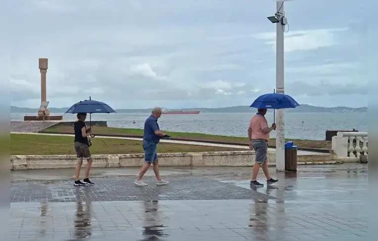 Frente fria e ventania fecham travessias de lanchas e colocam Salvador em alerta