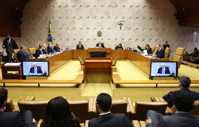 Ministros do STF divergem sobre julgamento conjunto
