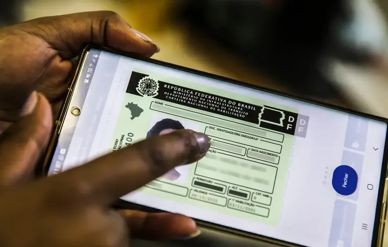 CNH Digital válida em blitz ainda pode gerar multa; saiba como evitar