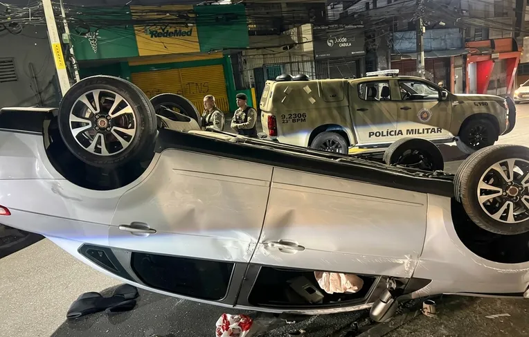 VÍDEO: Carro capota após suposta tentativa de assalto em Salvador