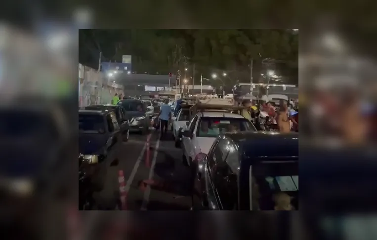 Vídeo: Ferry-Boat tem espera de mais de 4 horas em Salvador