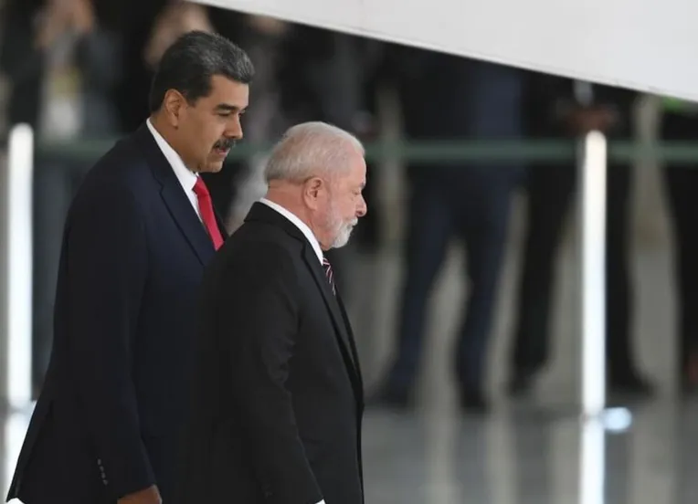 Avião que prendeu Maduro chega ao Brasil após discurso de Lula na ONU