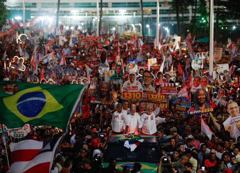 Caminhada em Salvador se torna maior ato de campanha de Lula em 2026