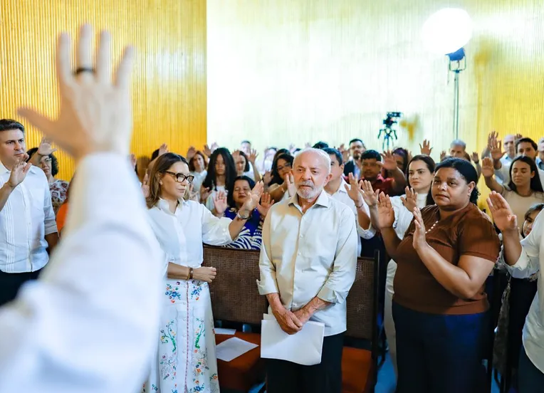 Na reta final do 2º turno, Lula pede que católicos votem à luz da fé