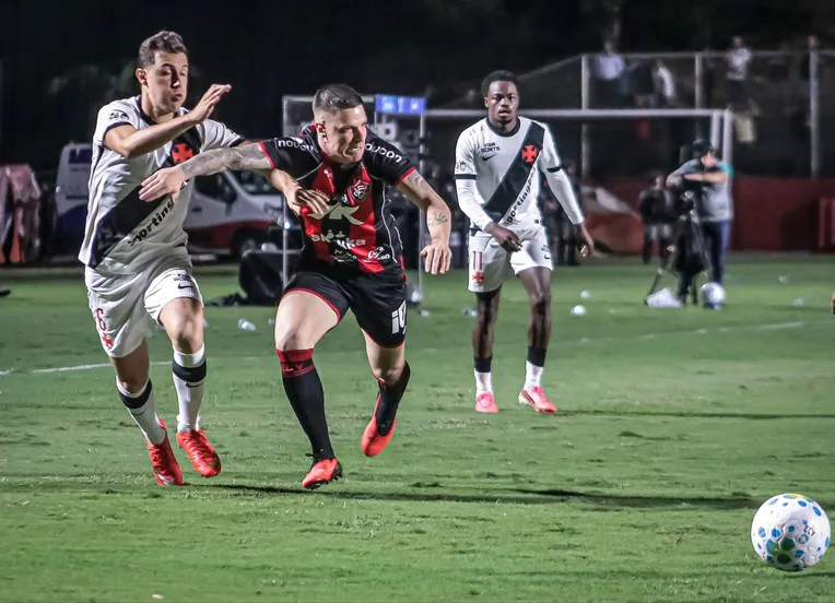 Vitória perde em casa para o Vasco e está eliminado da Copa do Brasil