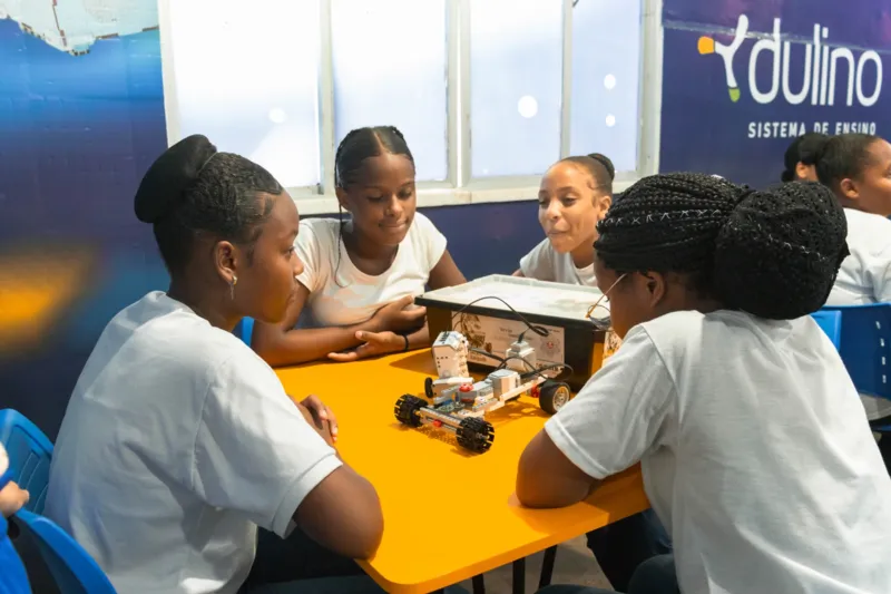 Escolas da Bahia são contempladas com programa de educação tecnológica