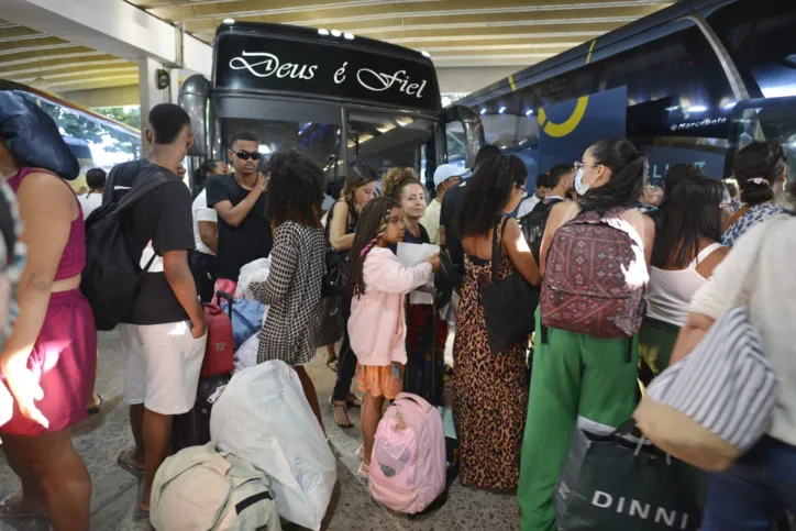 Rodoviária de Salvador fica lotada em saída para festejos juninos