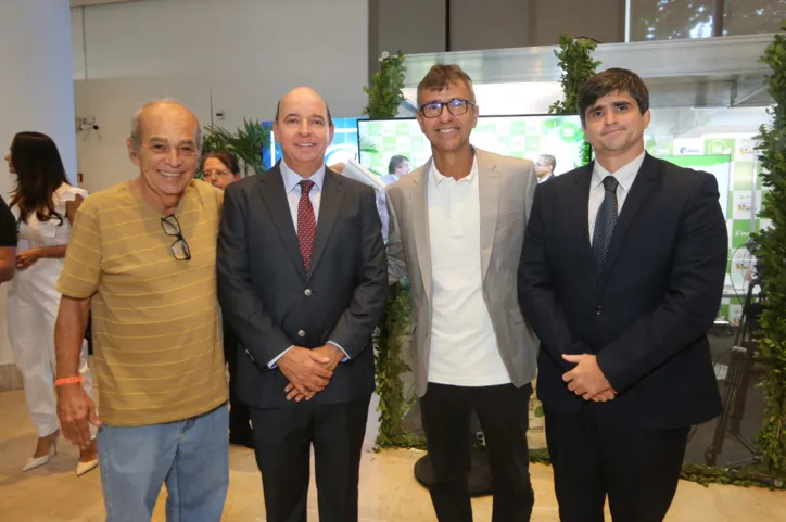 Jornalista Levi Vasconcellos, Luciano Neves, diretor de Relações Institucionais do Grupo A TARDE, André Curvelo, secretário de Comunicação do Estado e João Mello Leitão, presidente do grupo A TARDE