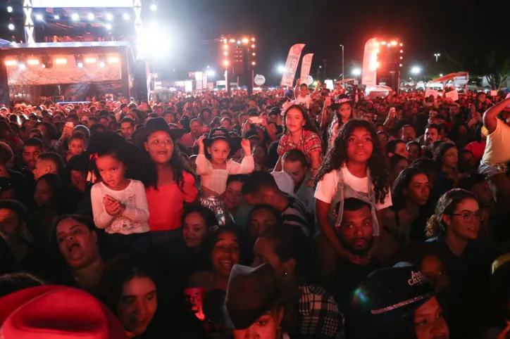 Veja como foi o primeiro dia de São João no Parque de Exposições