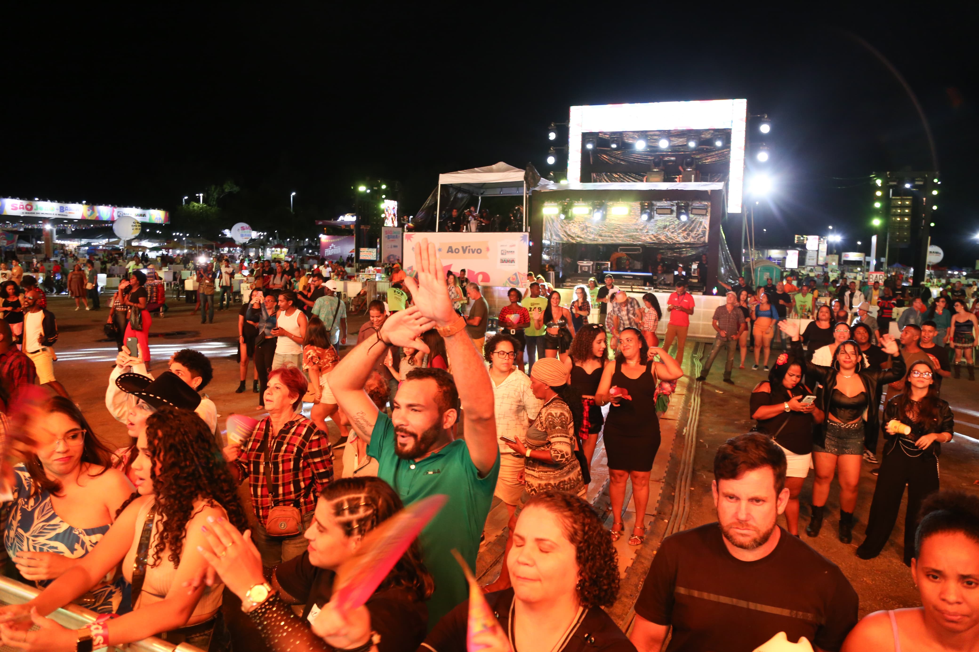 Veja como foi o primeiro dia de São João no Parque de Exposições
