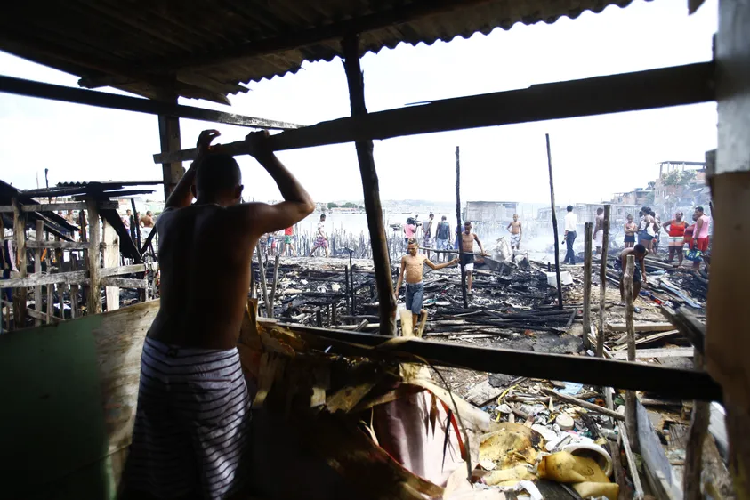 Salvador/ Incêndio/ Baixa do Petróleo/ Alagados