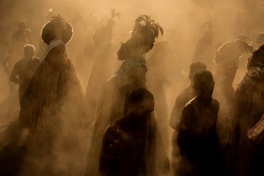 Índios Pankararus, Jatobá/ PE em ritual festivo caracterizados com as vestimentas dos Práiás, os encantados da natureza.