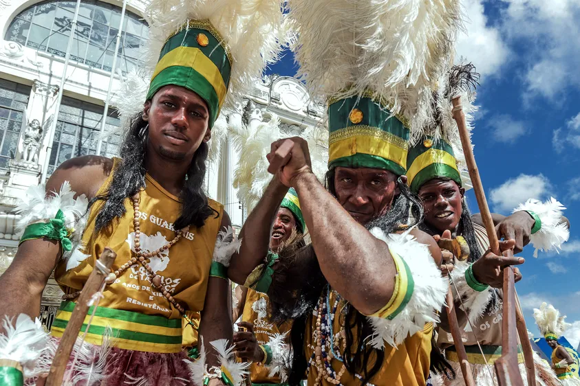 Indios no desfile do 2 de Julho na Praça Municipal em Salvador em 2019.