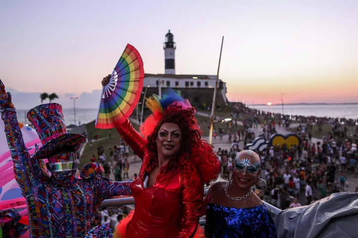 Atraso de trio, circuito lotado e alegria marcam Parada LGBT+