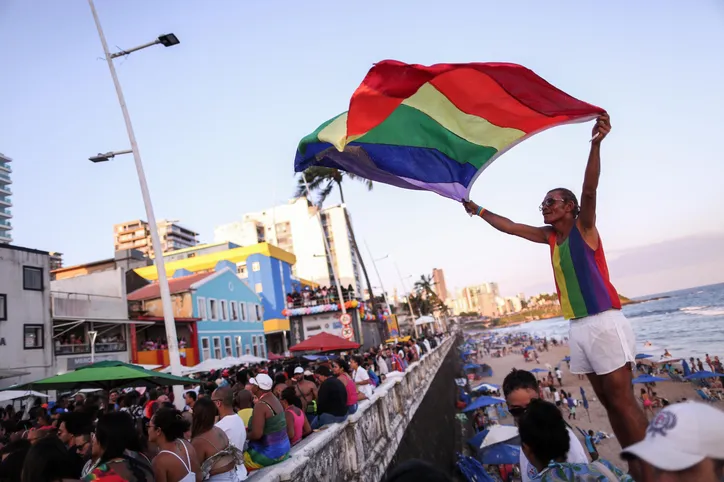 Atraso de trio, circuito lotado e alegria marcam Parada LGBT+