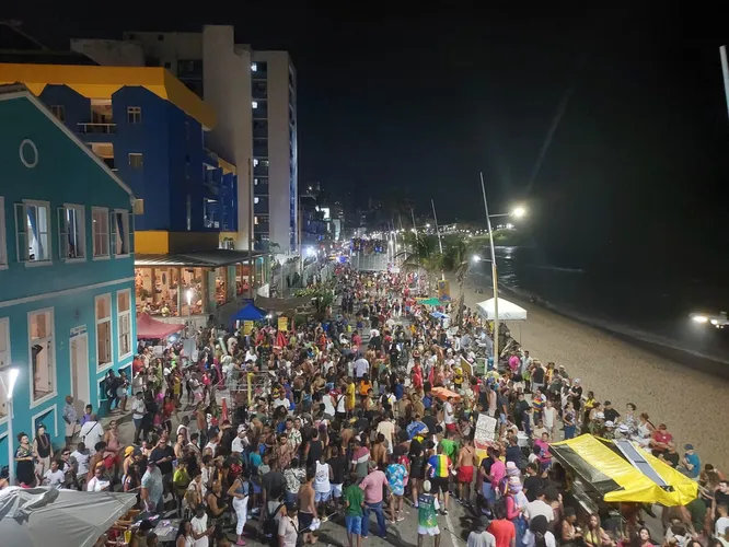 Atraso de trio, circuito lotado e alegria marcam Parada LGBT+