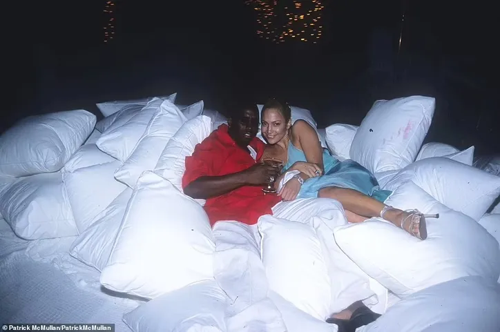 Jennifer Lopez e Diddy em uma das 'festas brancas'