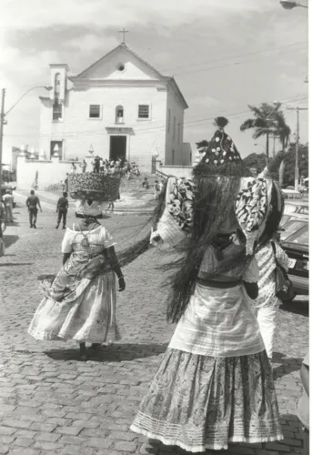 Os Tabuleiros de Omolu ou Sabeji são fortes marcas das religiões afro-brasileiras nas devoções de cura do mês de agosto