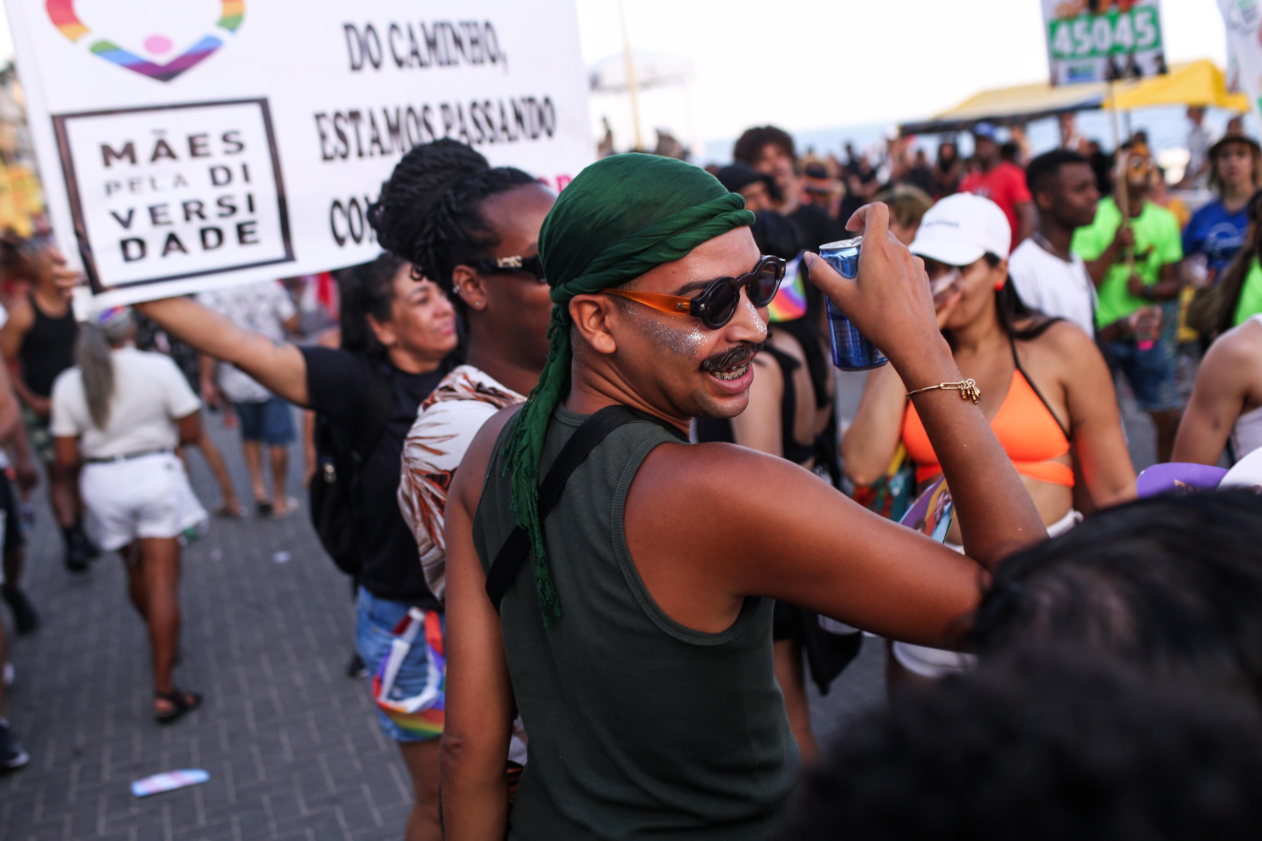 Atraso de trio, circuito lotado e alegria marcam Parada LGBT+