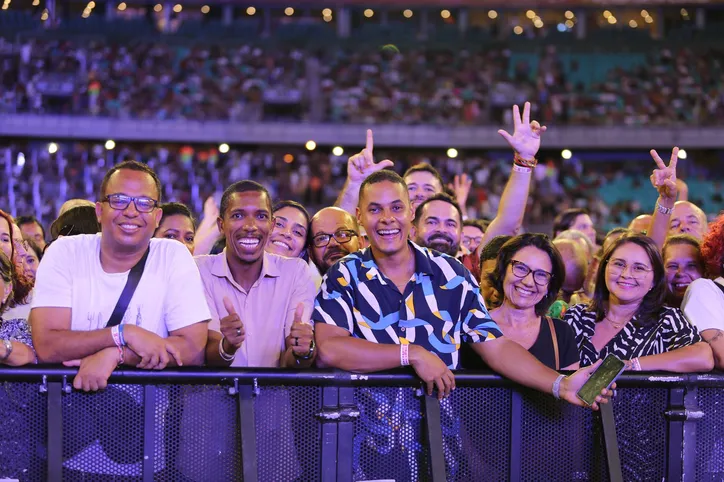 Caetano Veloso e Maria Bethânia brindam a Bahia com show histórico em Salvador