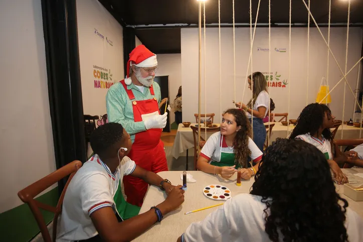 Centenas de estudantes da rede estadual visitam a Fenagro