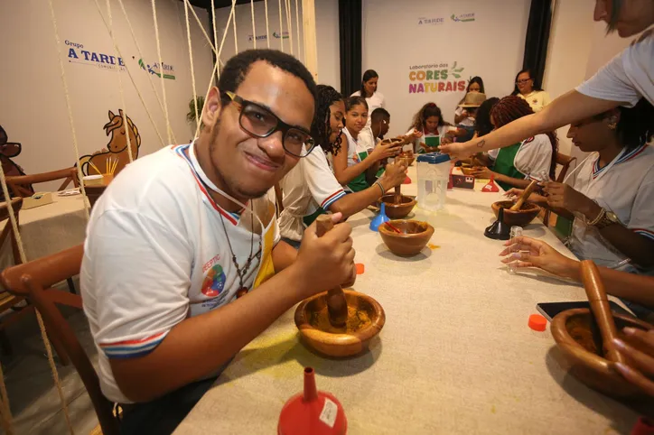 Centenas de estudantes da rede estadual visitam a Fenagro