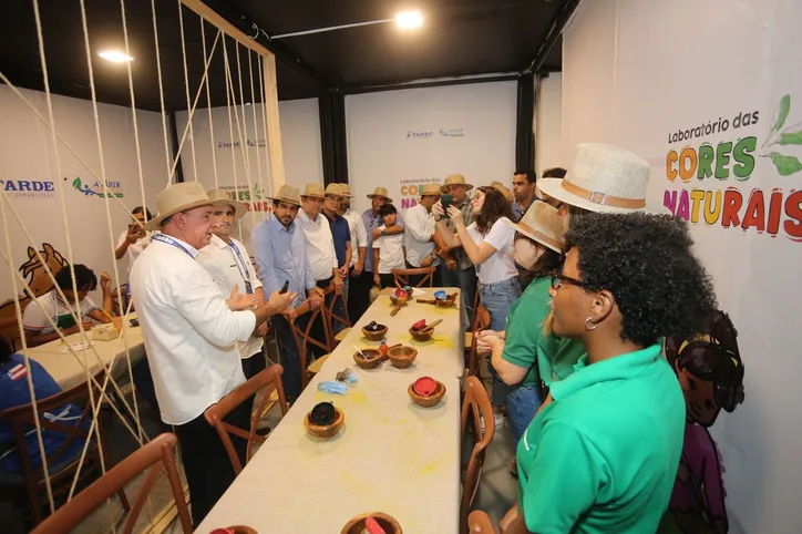 Conversa entre direção do Grupo A TARDE e deputados estaduais no Laboratório de Cores Naturais