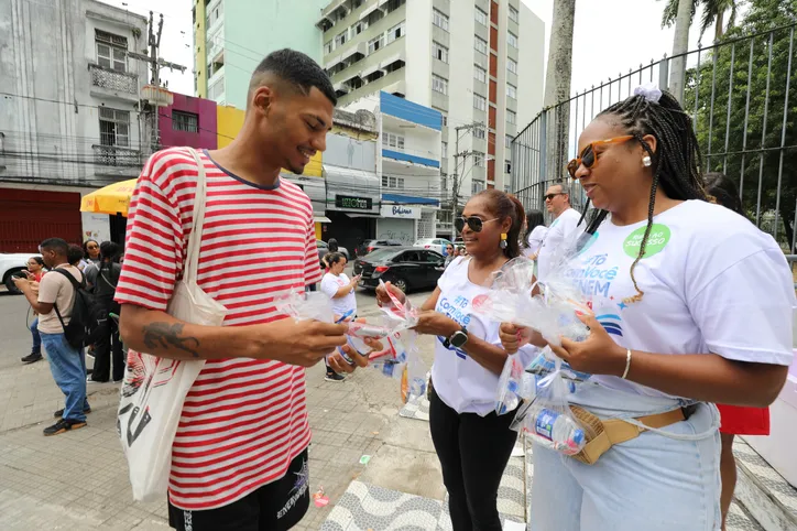 Ônibus gratuitos levam estudantes do interior da Bahia para o Enem 2024