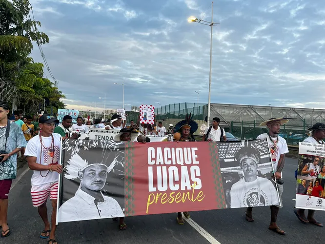 Indígenas protestaram em Salvador